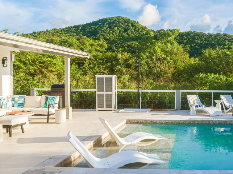 Vakantiehuis met privézwembad en bergzicht in Jolly Harbour