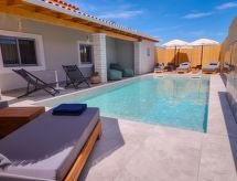 Vakantiehuis met privézwembad op 550m van de zee in Ksamil - thumbnail 1