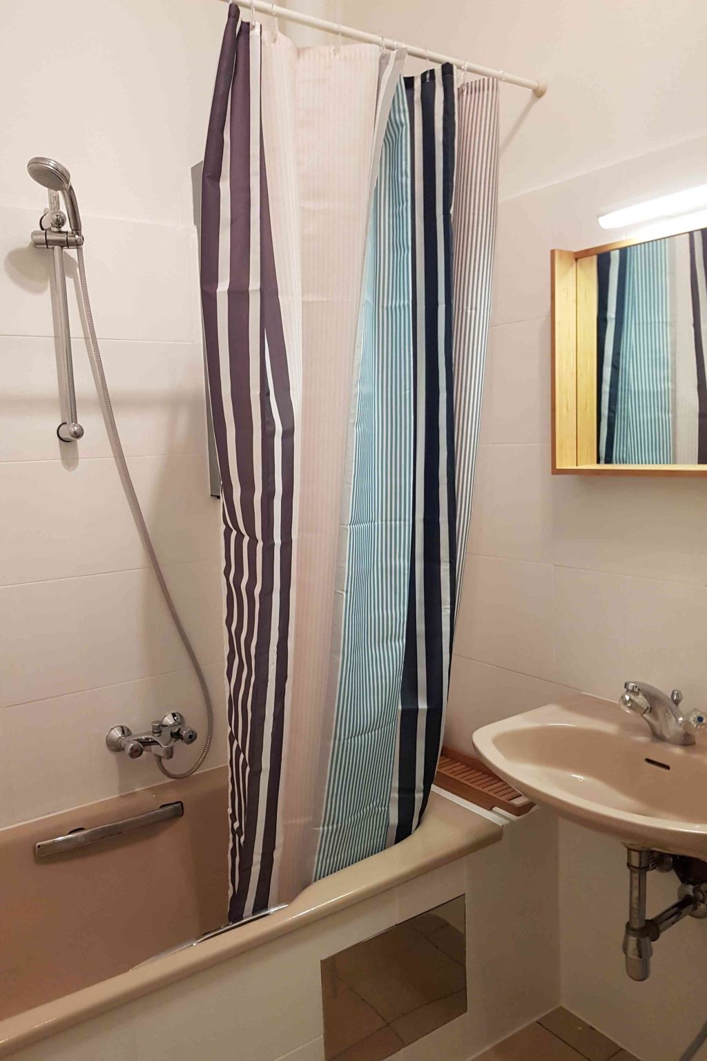 Vienna1090-Image-tags.info