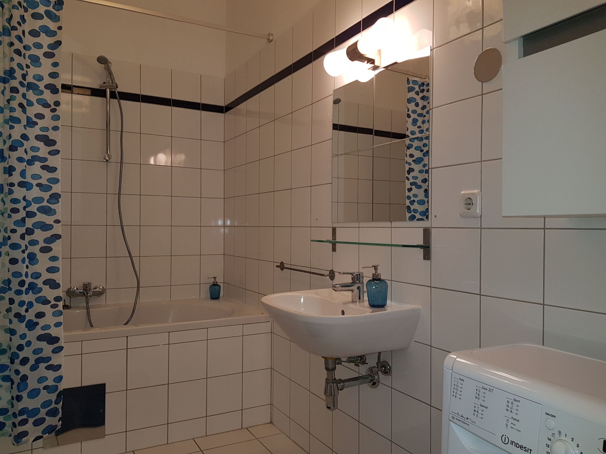 Vienna1090-Image-tags.info