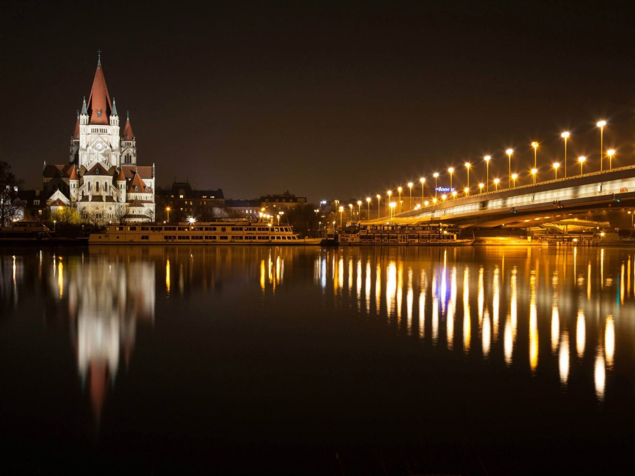 Moderne Wohnung in Kaisermühlen mit Garten und Panoramablick-Image-tags.info