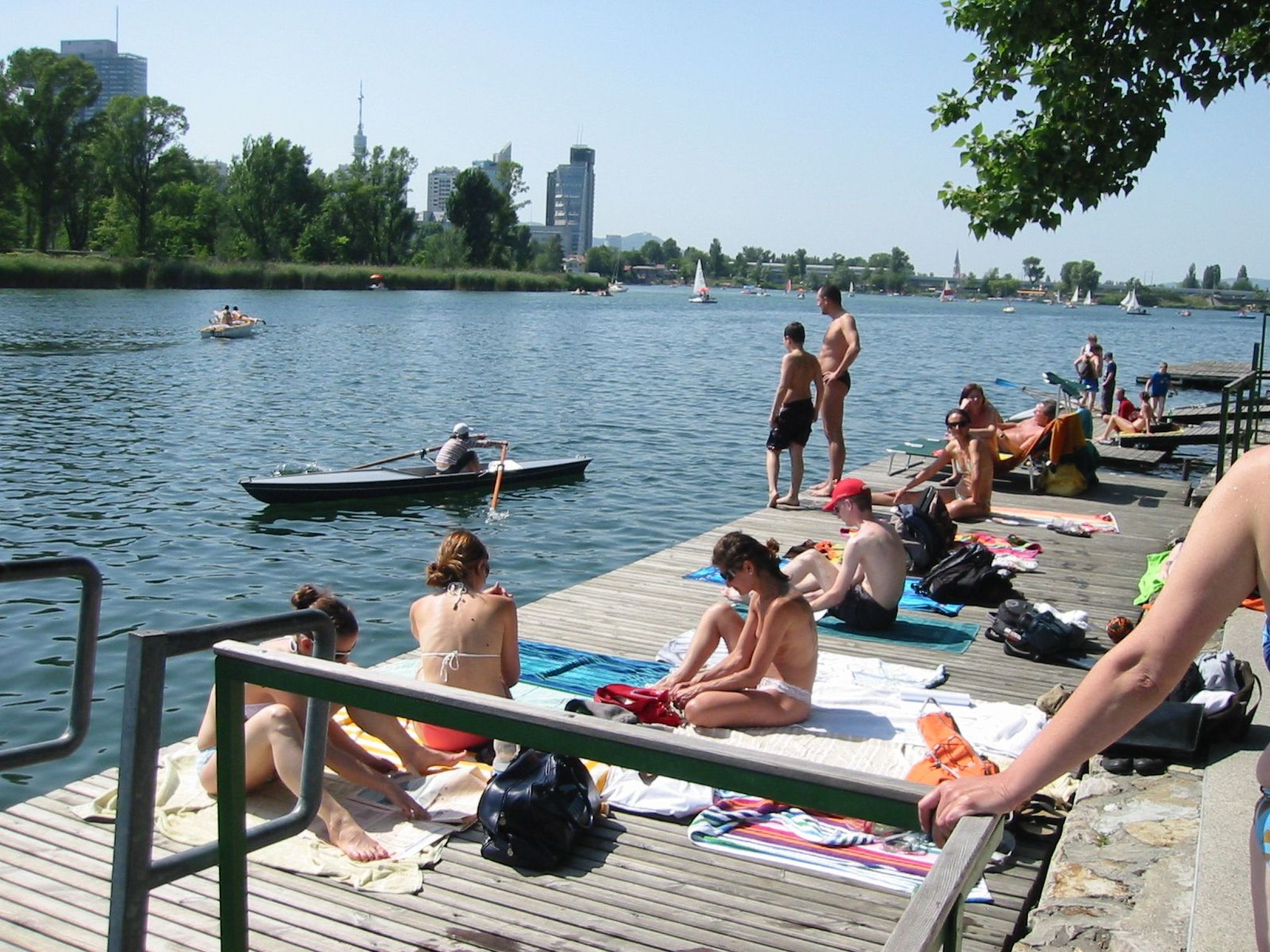 Moderne Wohnung in Kaisermühlen mit Garten und Panoramablick-Image-tags.info