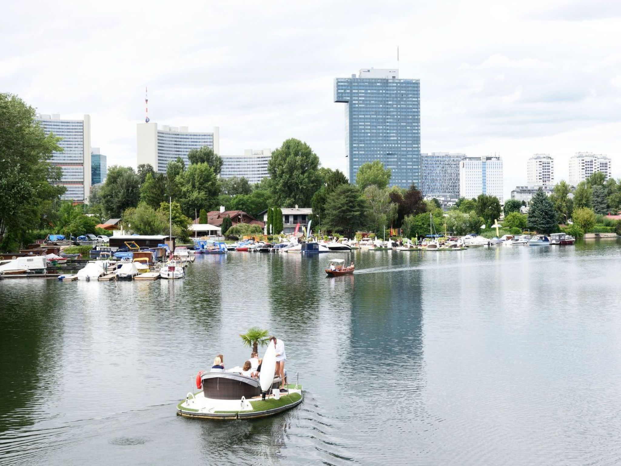 Moderne Wohnung in Kaisermühlen mit Garten und Panoramablick-Image-tags.info