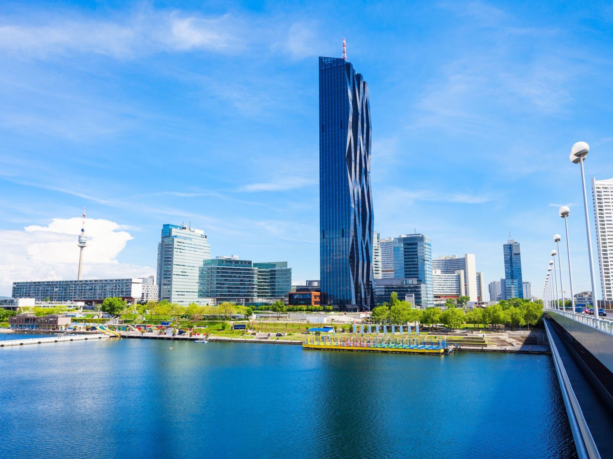 Moderne Wohnung in Kaisermühlen mit Garten und Panoramablick-Image-tags.info