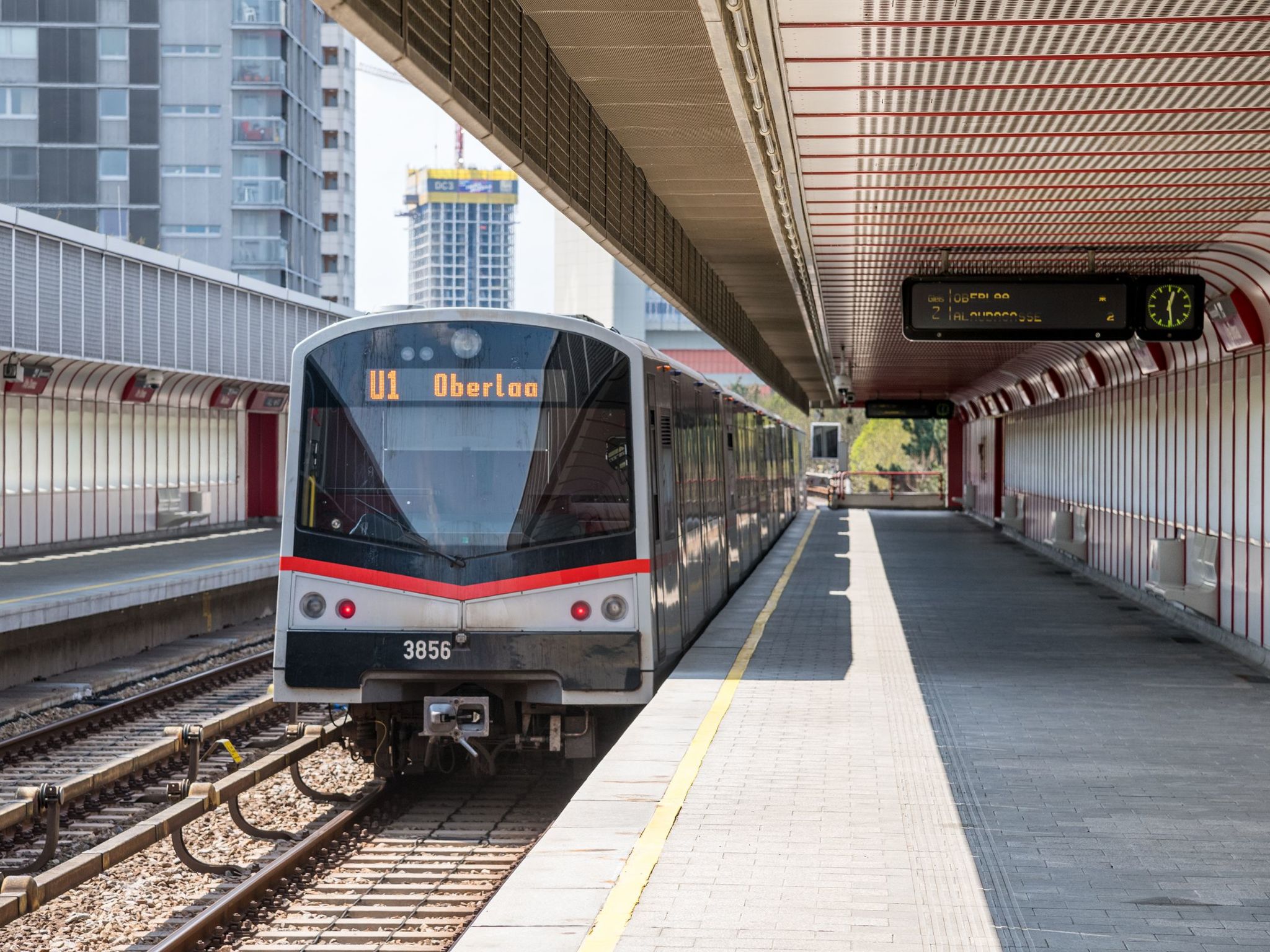Moderne Wohnung in Kaisermühlen mit Garten und Panoramablick-Image-tags.info