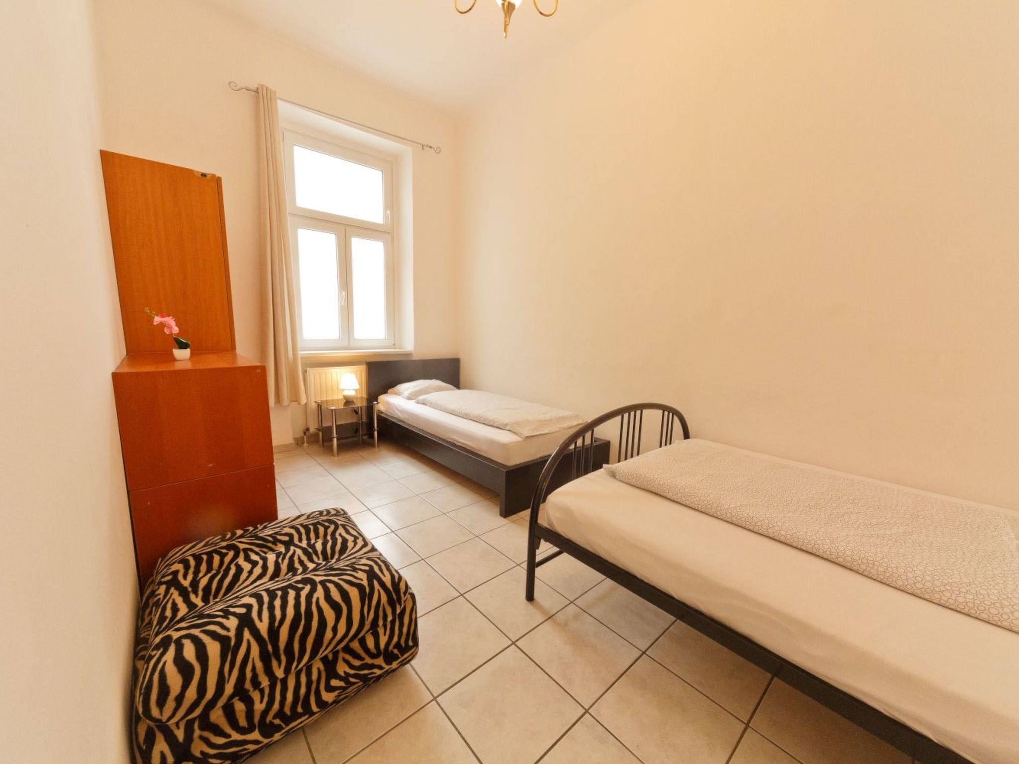 Große Ferienwohnung in Fünfhaus mit Garten-Image-tags.info