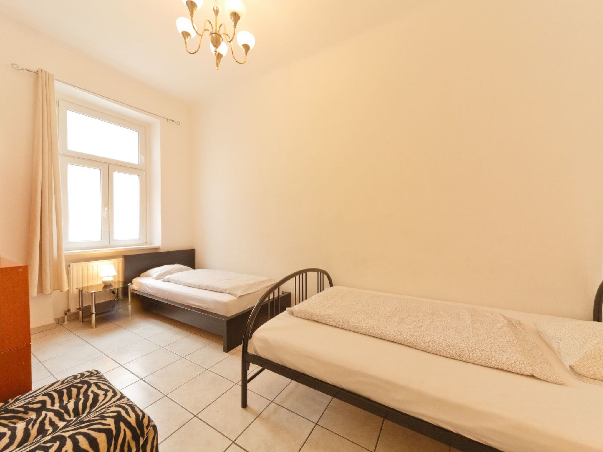 Große Ferienwohnung in Fünfhaus mit Garten-Image-tags.info