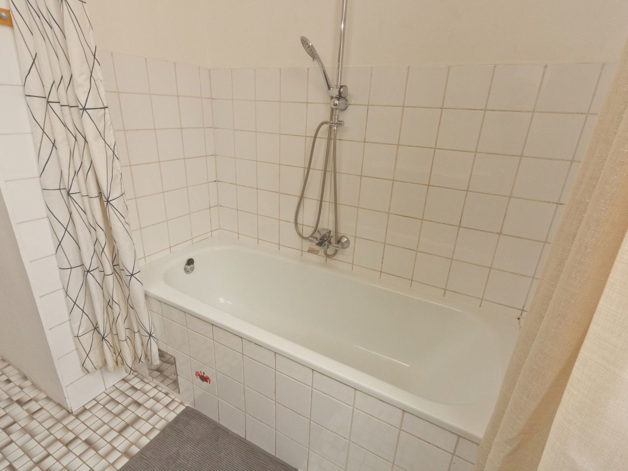 Große Ferienwohnung in Fünfhaus mit Garten-Image-tags.info