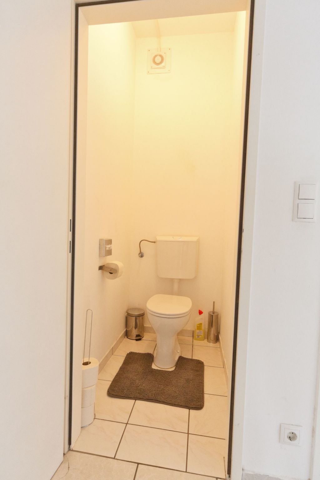 Große Ferienwohnung in Fünfhaus mit Garten-Image-tags.info