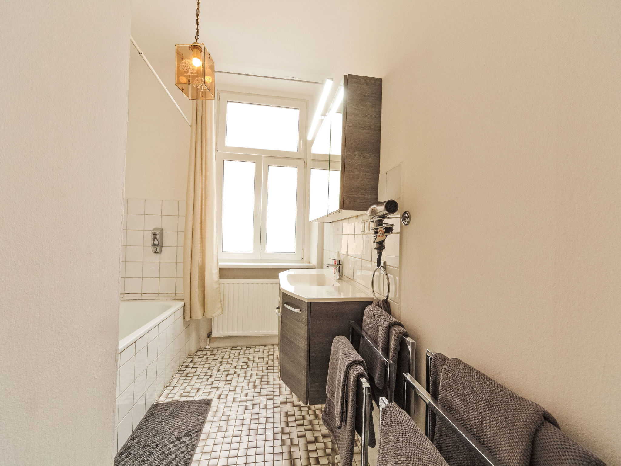 Photo of Große Ferienwohnung in Fünfhaus mit Garten