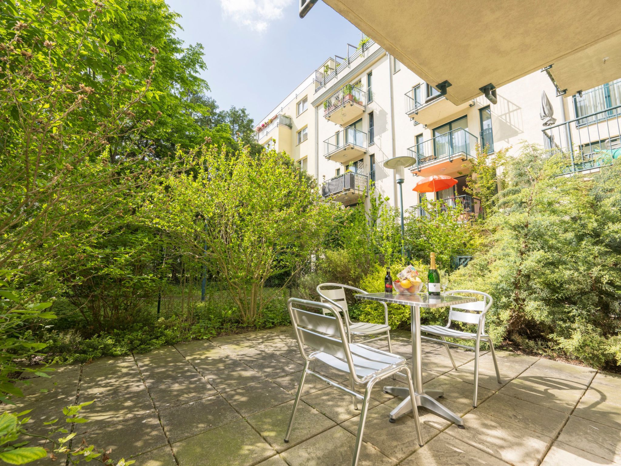 Studioappartement mit kleinem Garten und Terrasse-Image-tags.info