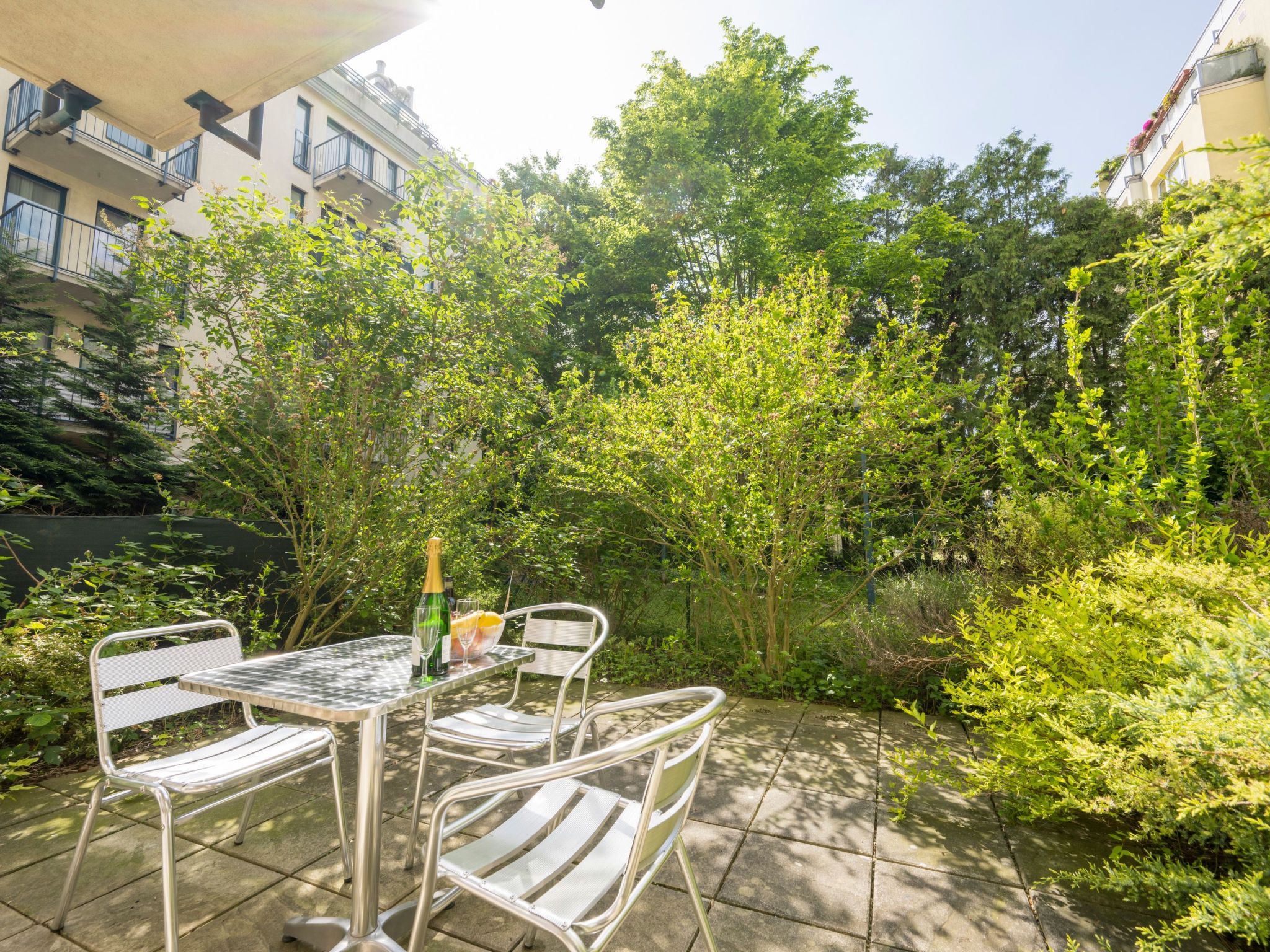 Studioappartement mit kleinem Garten und Terrasse-Image-tags.info