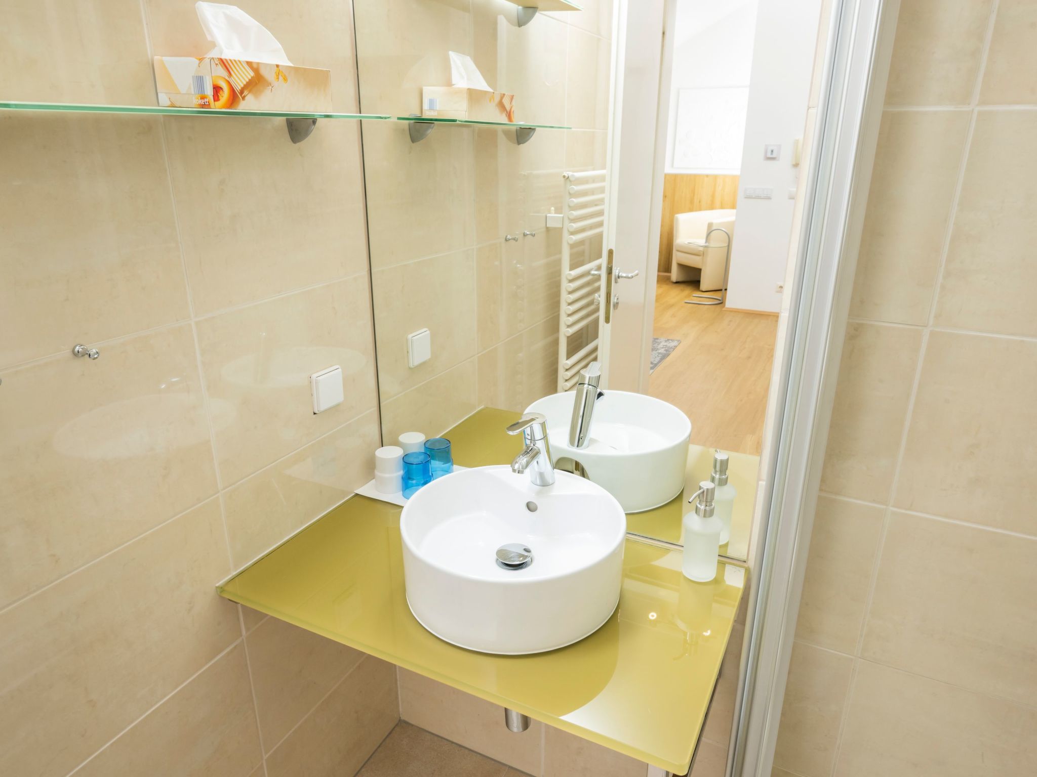 <B>Helles Ferienstudio im Dachgeschoss für Pärchenurlaub-Image-tags.info