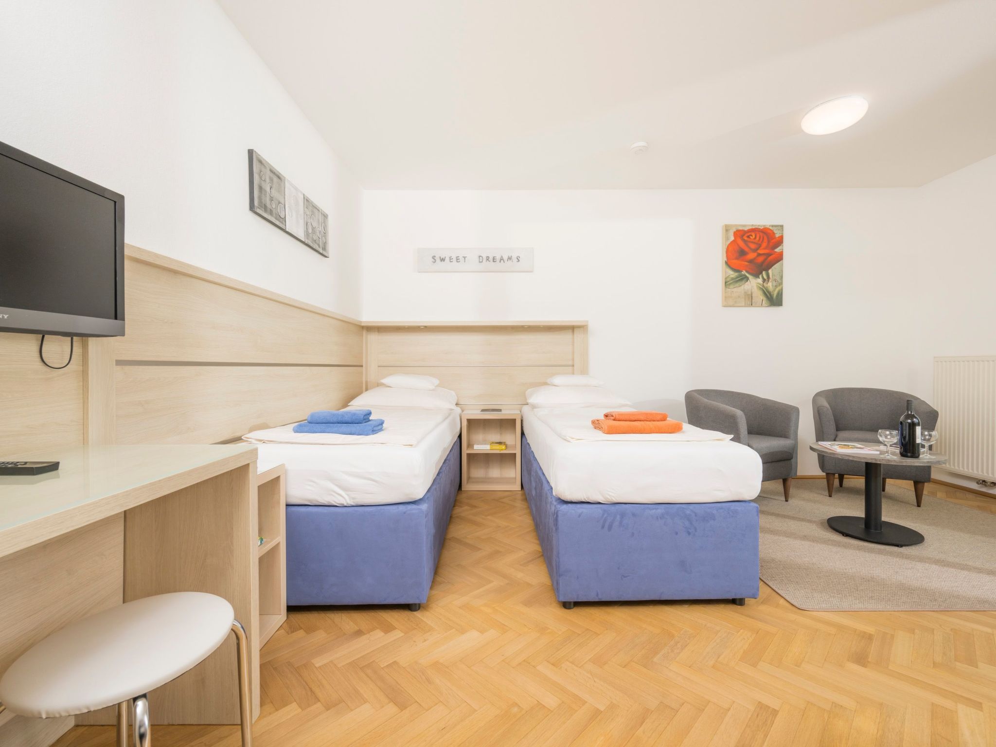 Studioappartement mit Balkon-Image-tags.info