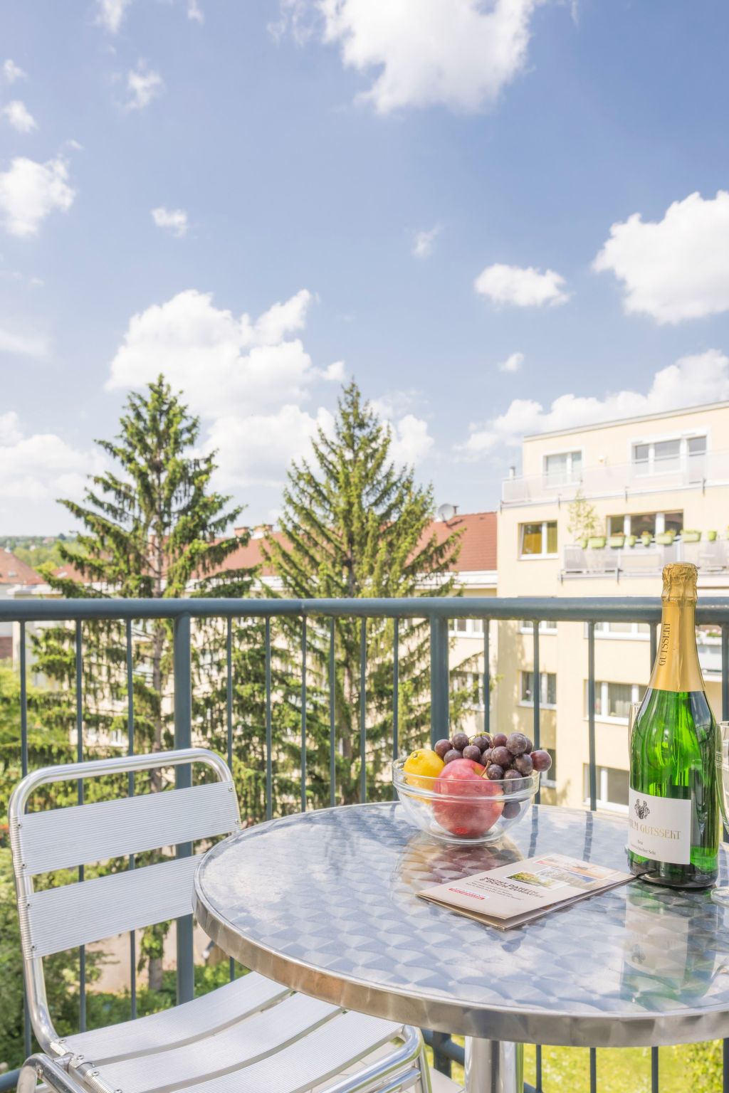 Studioappartement mit Balkon-Image-tags.info