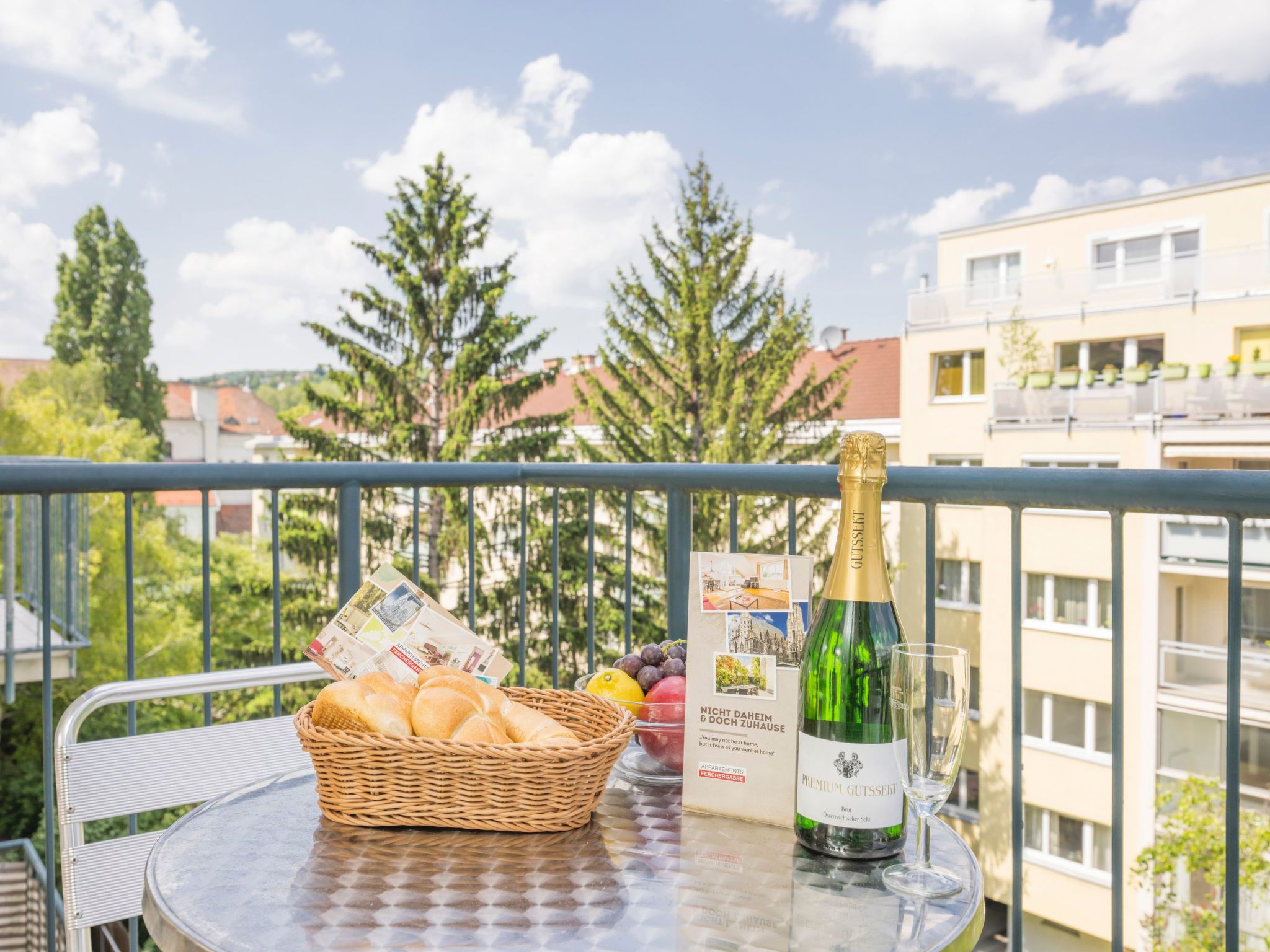 Studioappartement mit Balkon-Image-tags.info