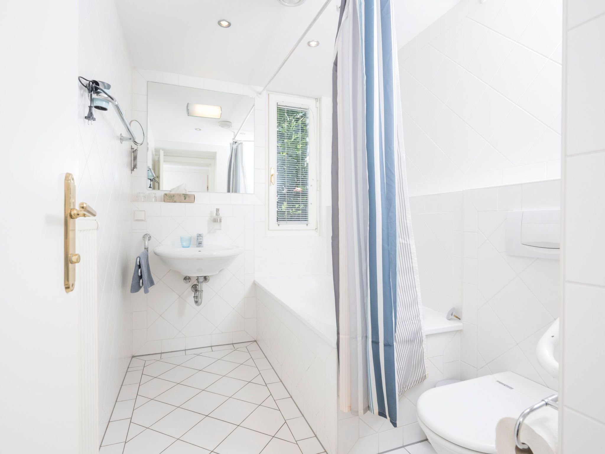 Studioappartement mit Balkon-Image-tags.info