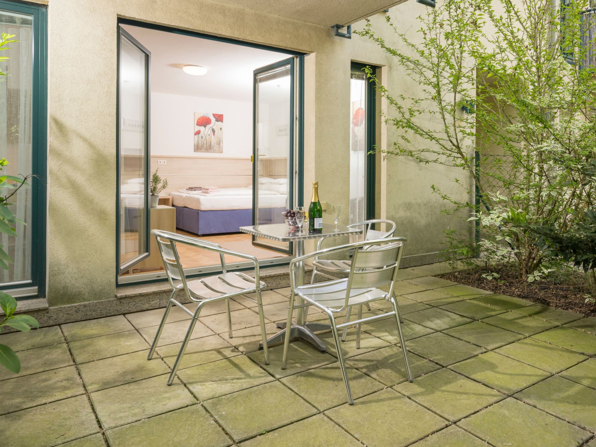 Appartment mit kleinem Garten und Terrasse-Image-tags.info