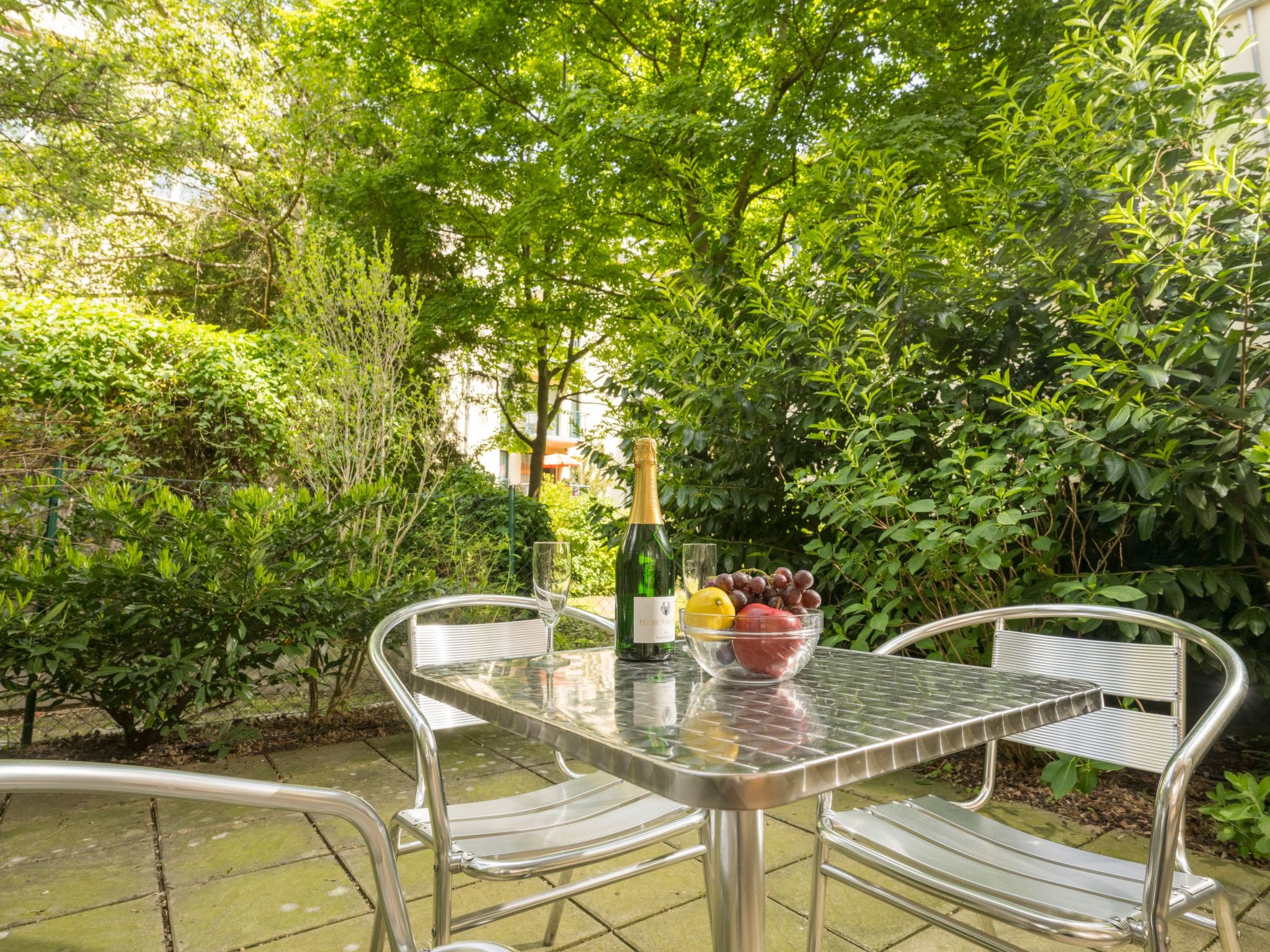 Appartment mit kleinem Garten und Terrasse-Image-tags.info