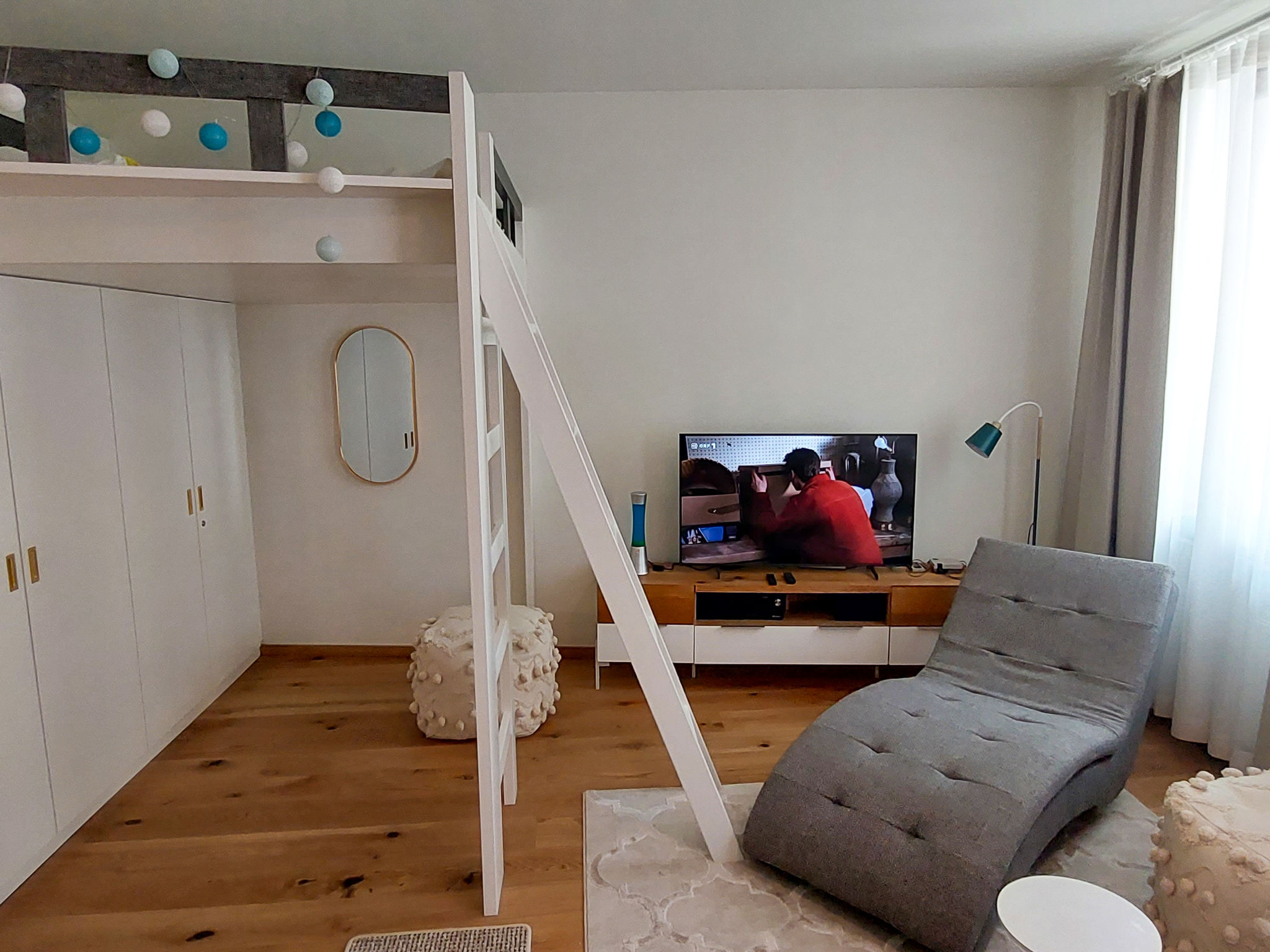 Premium Apartment MariaHilf 1 — Living Room (5 of 28)