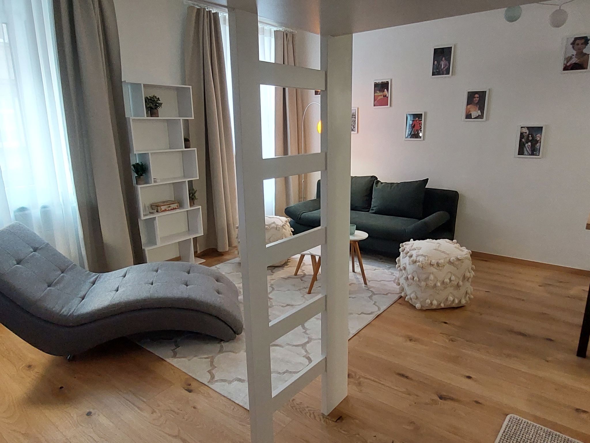 Premium Apartment MariaHilf 1 — Living Room (4 of 28)