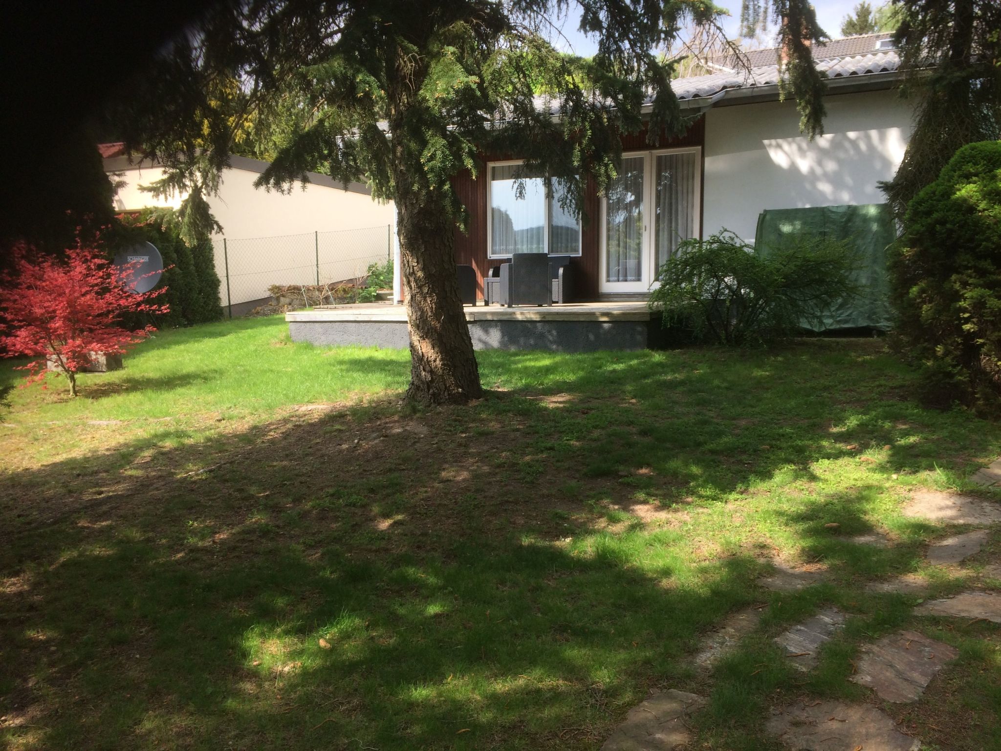 mit Garten, Grill und Terrasse