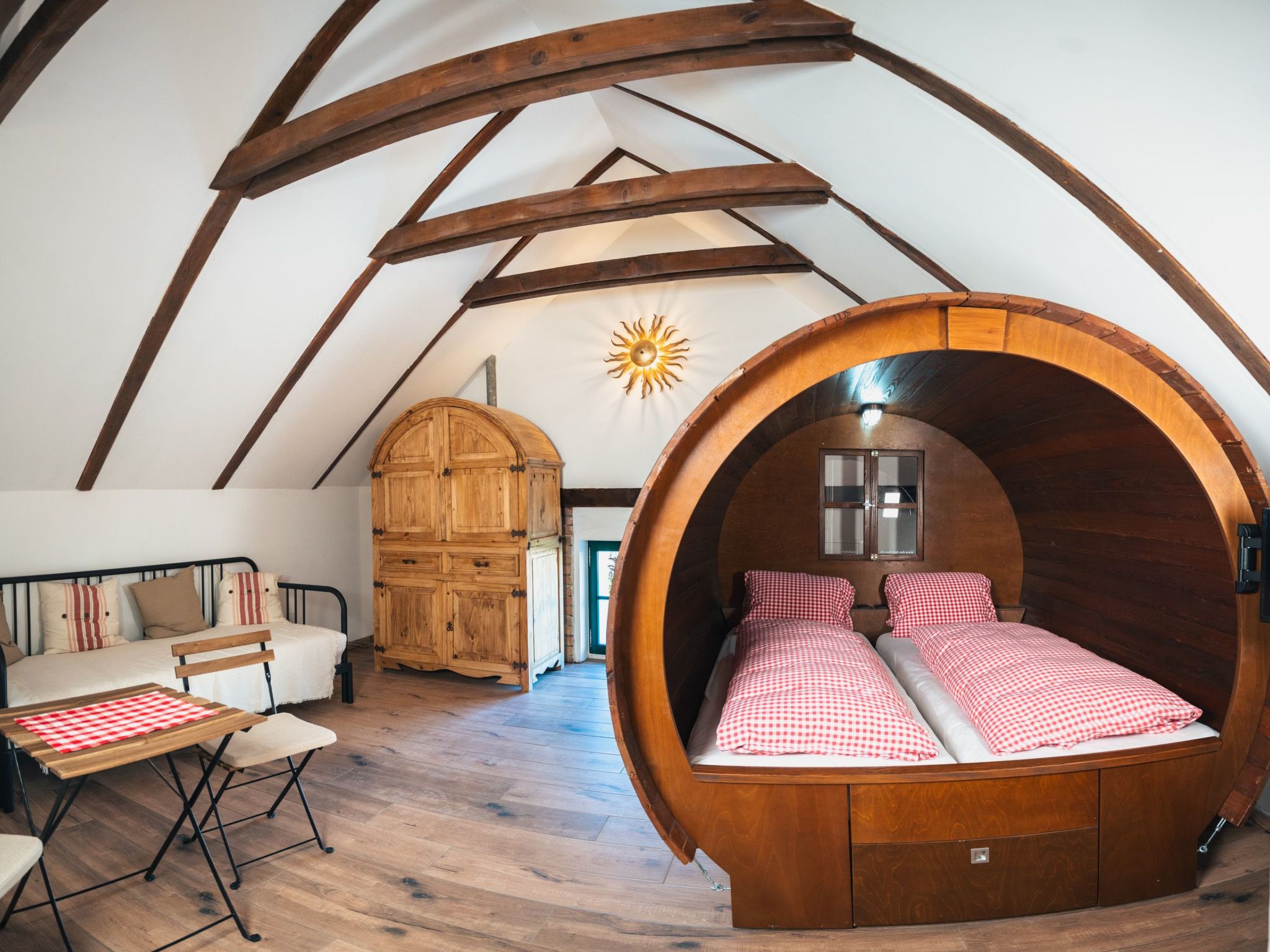 Weinfass-Chalet für 8 in Grub an der March