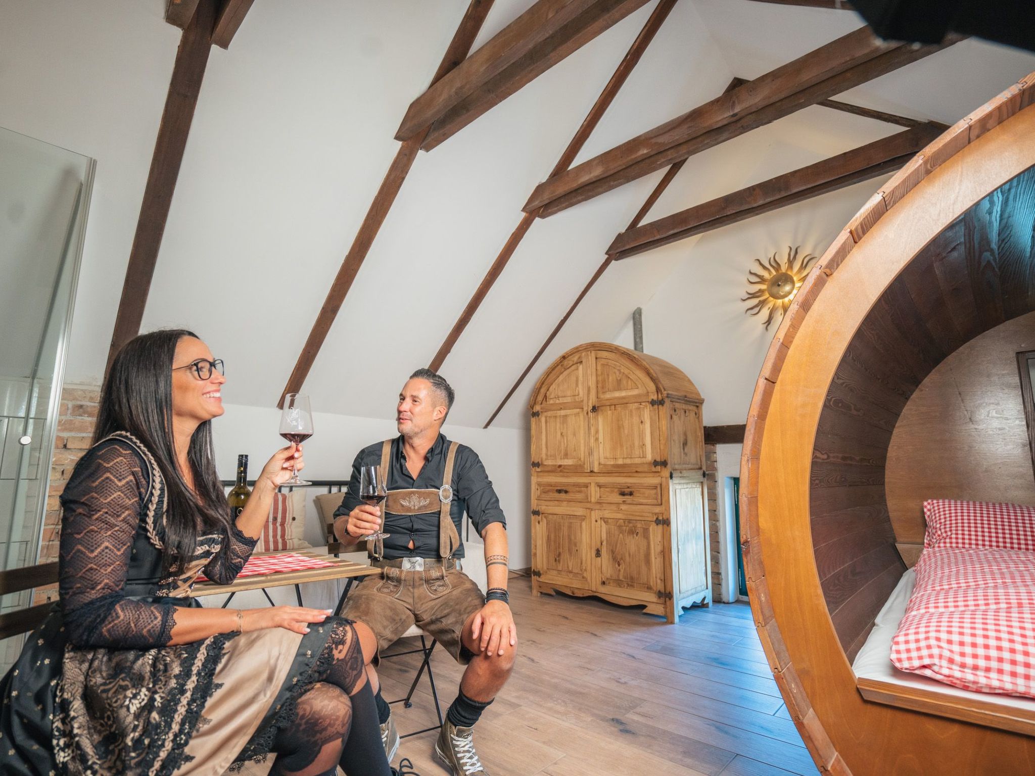 Weinfass-Chalet für 8 in Grub an der March-Image-tags.info