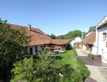 Ruim 14-slaapkamer groepsverblijf aan de golfbaan in Schwarzenau met tuin - thumbnail 1