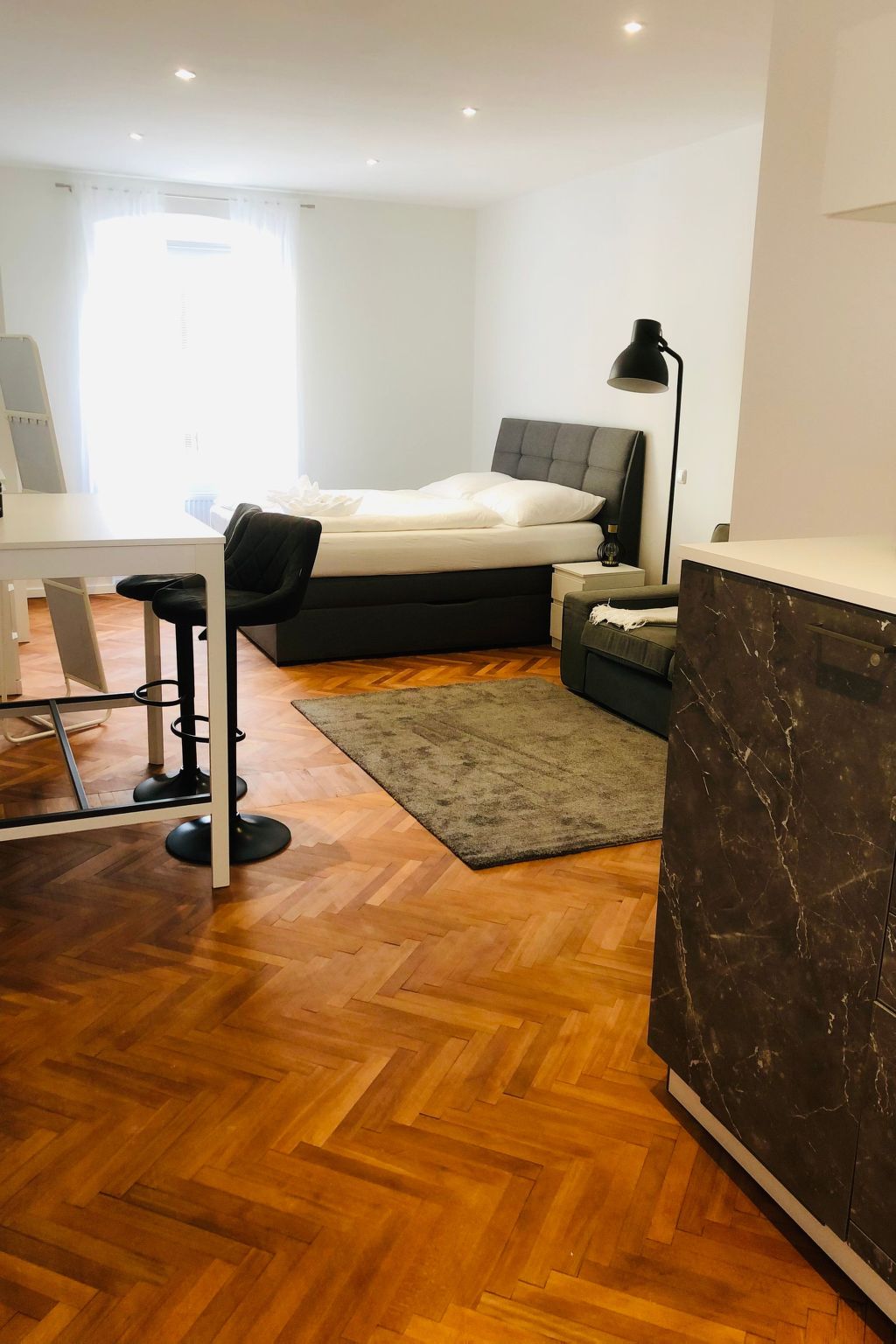 Studio in zentraler Lage - nur wenige Minuten zum See und Stadt-Image-tags.info