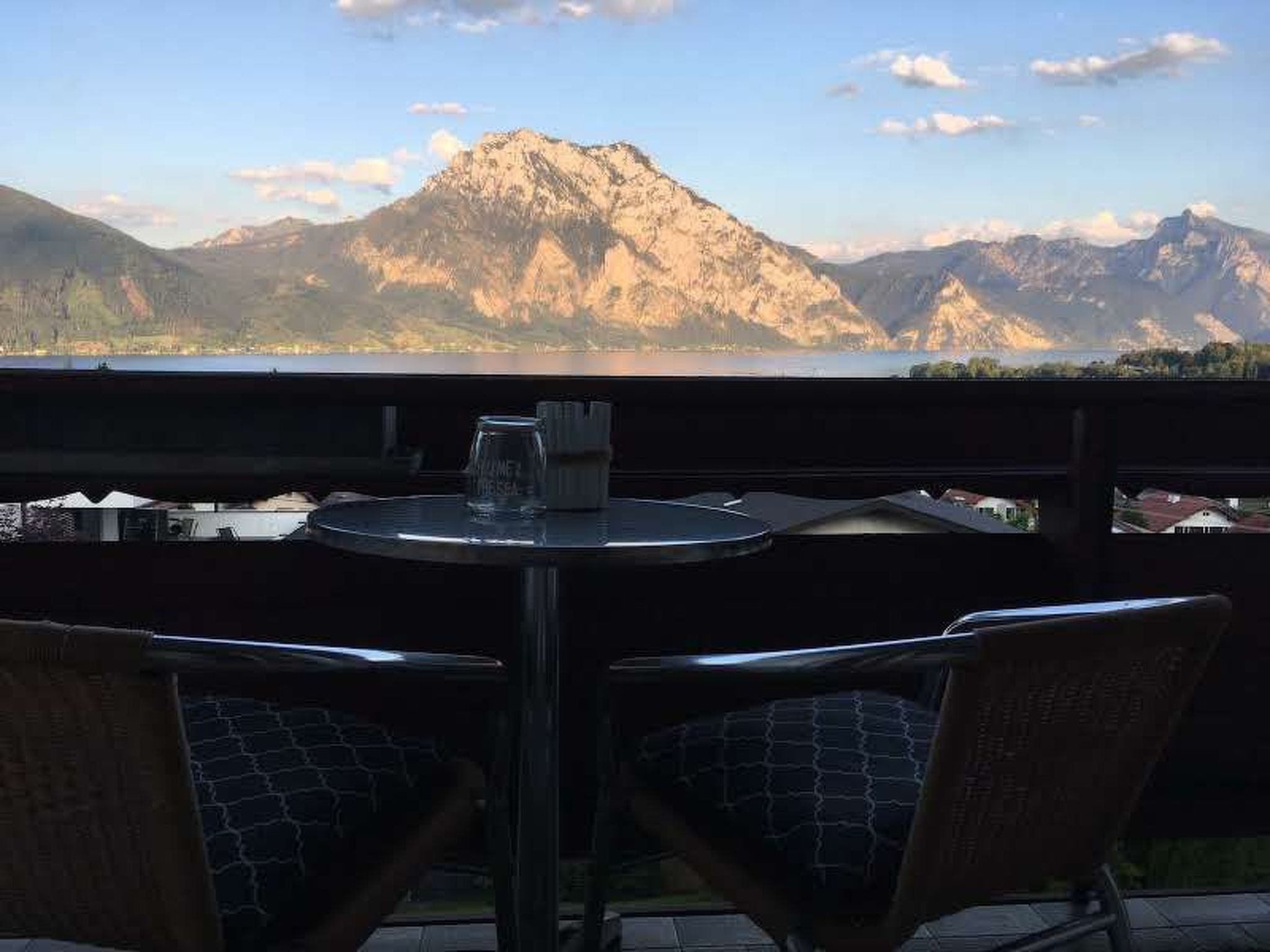 Dachwohnung mit Balkon und Seeblick-Image-tags.info