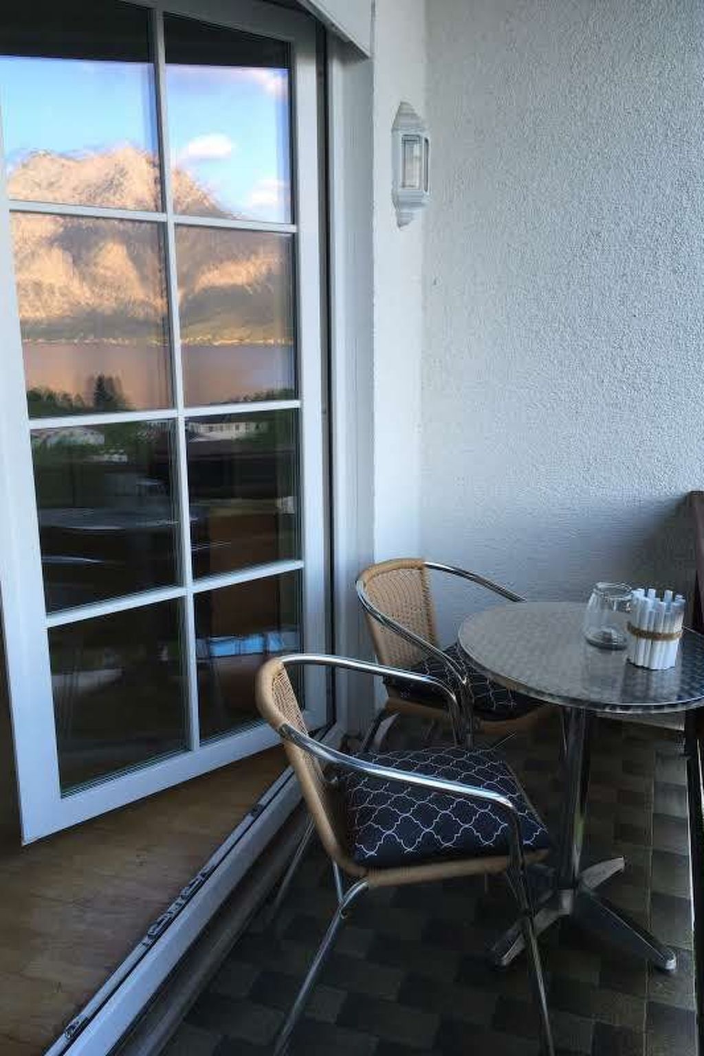 Dachwohnung mit Balkon und Seeblick-Image-tags.info