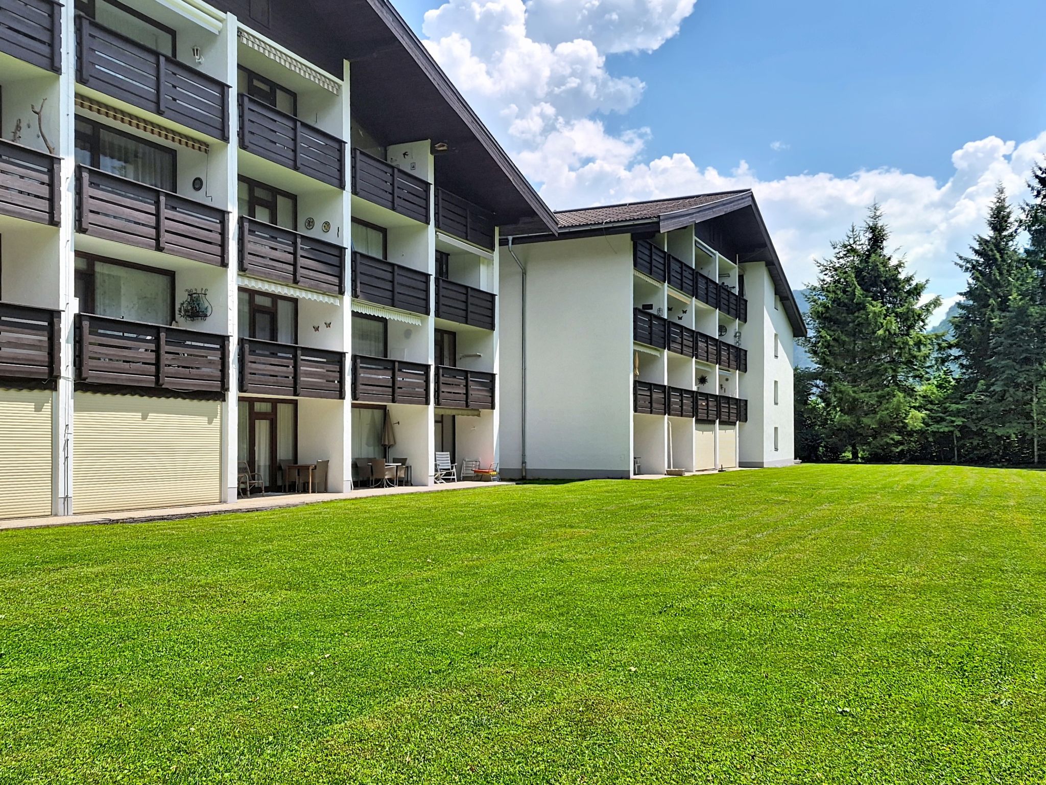 Im Schlosspark mit Hallenbad - Buiten