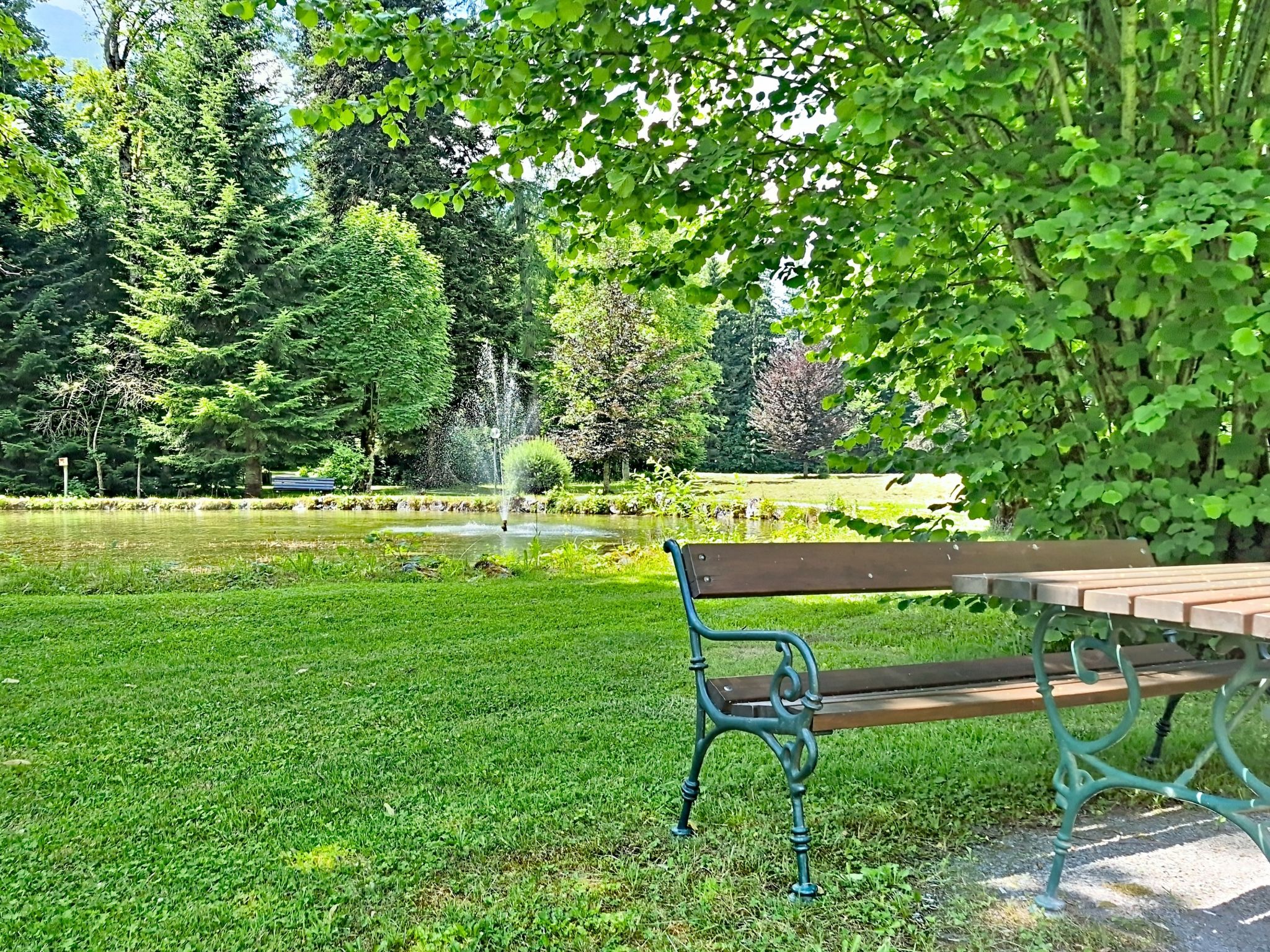 Im Schlosspark mit Hallenbad - Buiten
