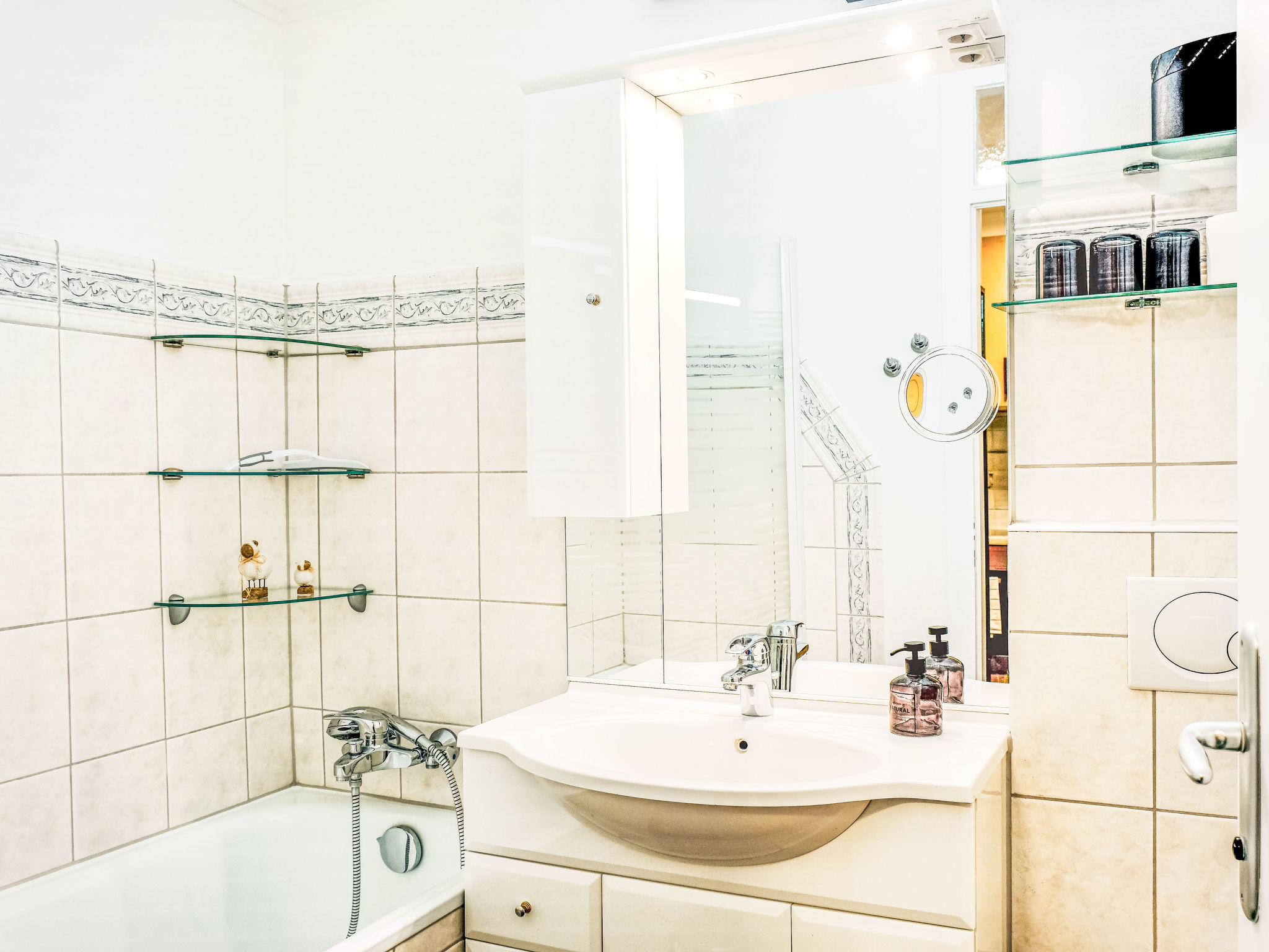Appartement im Schlosspark mit Hallenbad – Salle de bains, photo 17 sur 60
