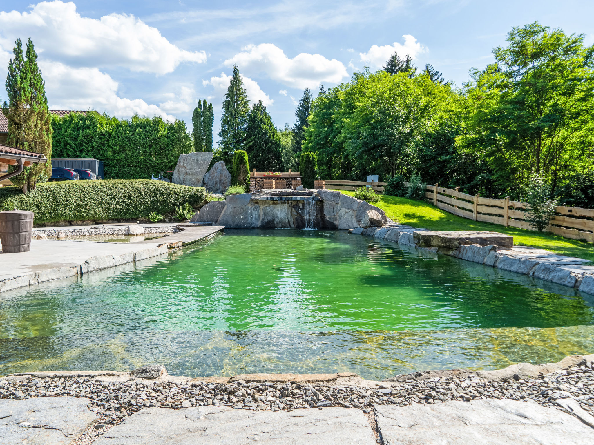 Oase im Grünen - Buiten