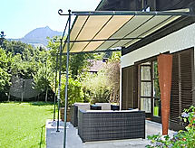 Vrijstaand chalet aan kabbelende beek met grote tuin in Strobl - thumbnail 2