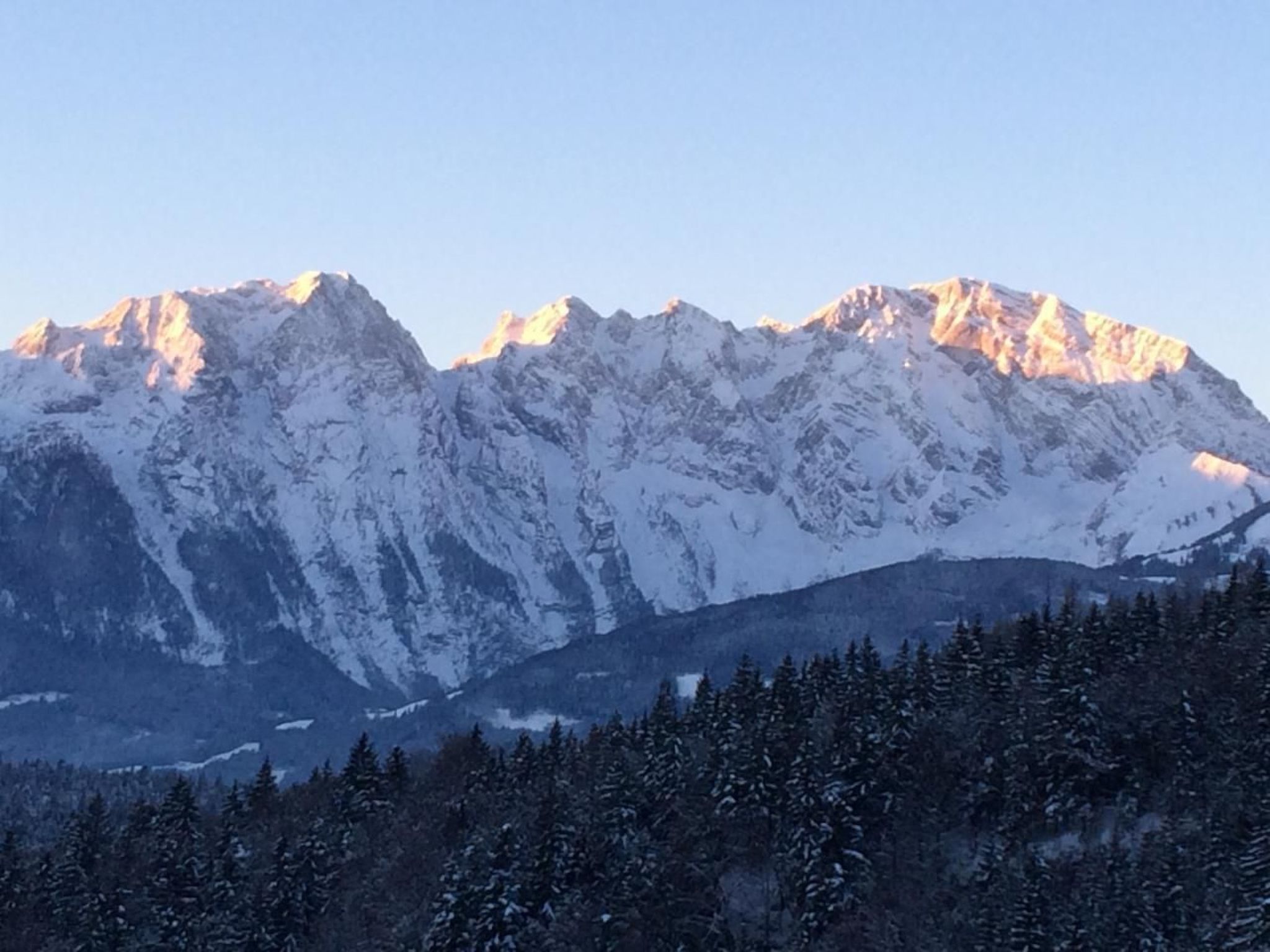 Mit Blick auf die Berge-Image-tags.info