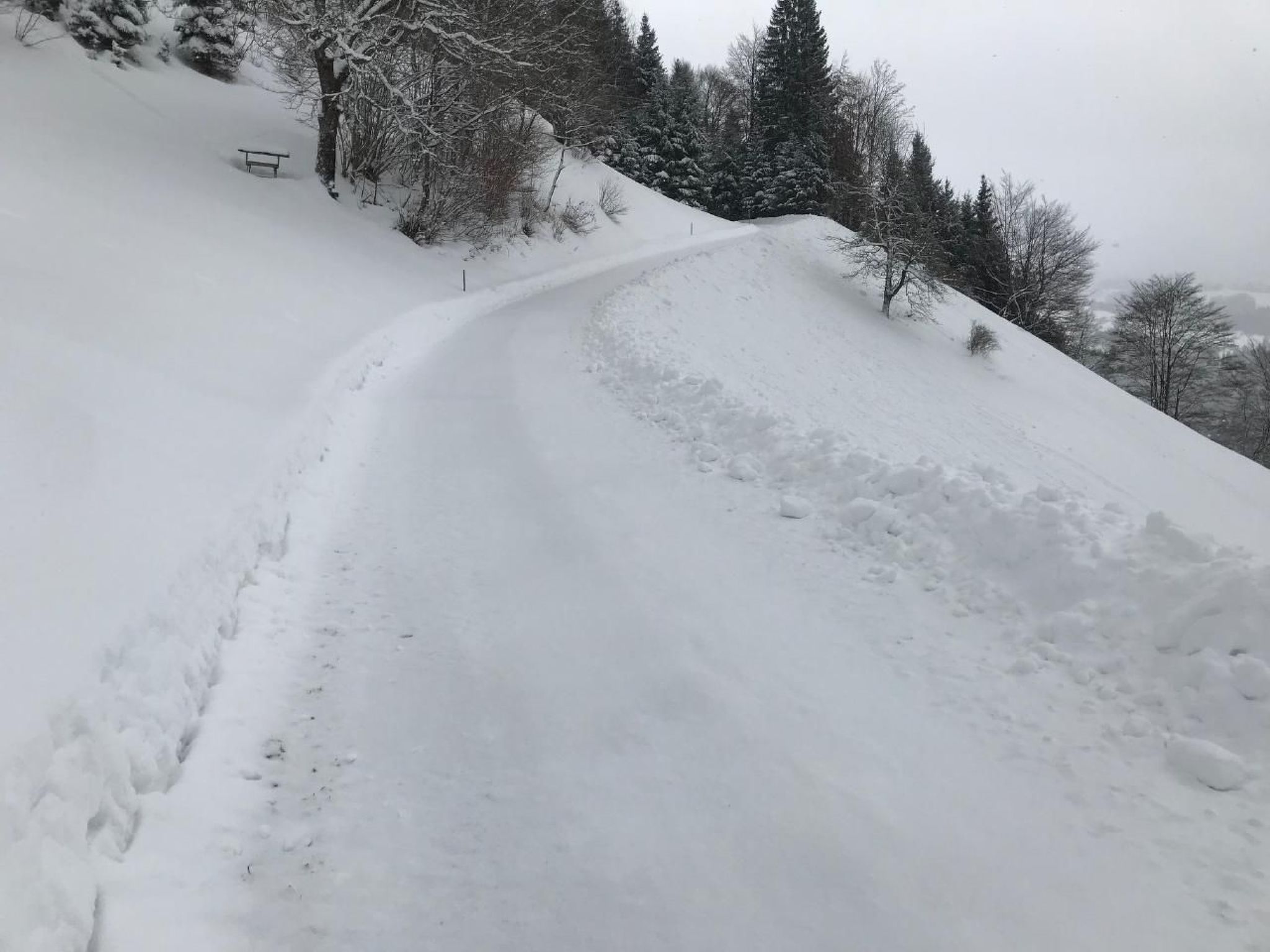 Mit Blick auf die Berge-Image-tags.info