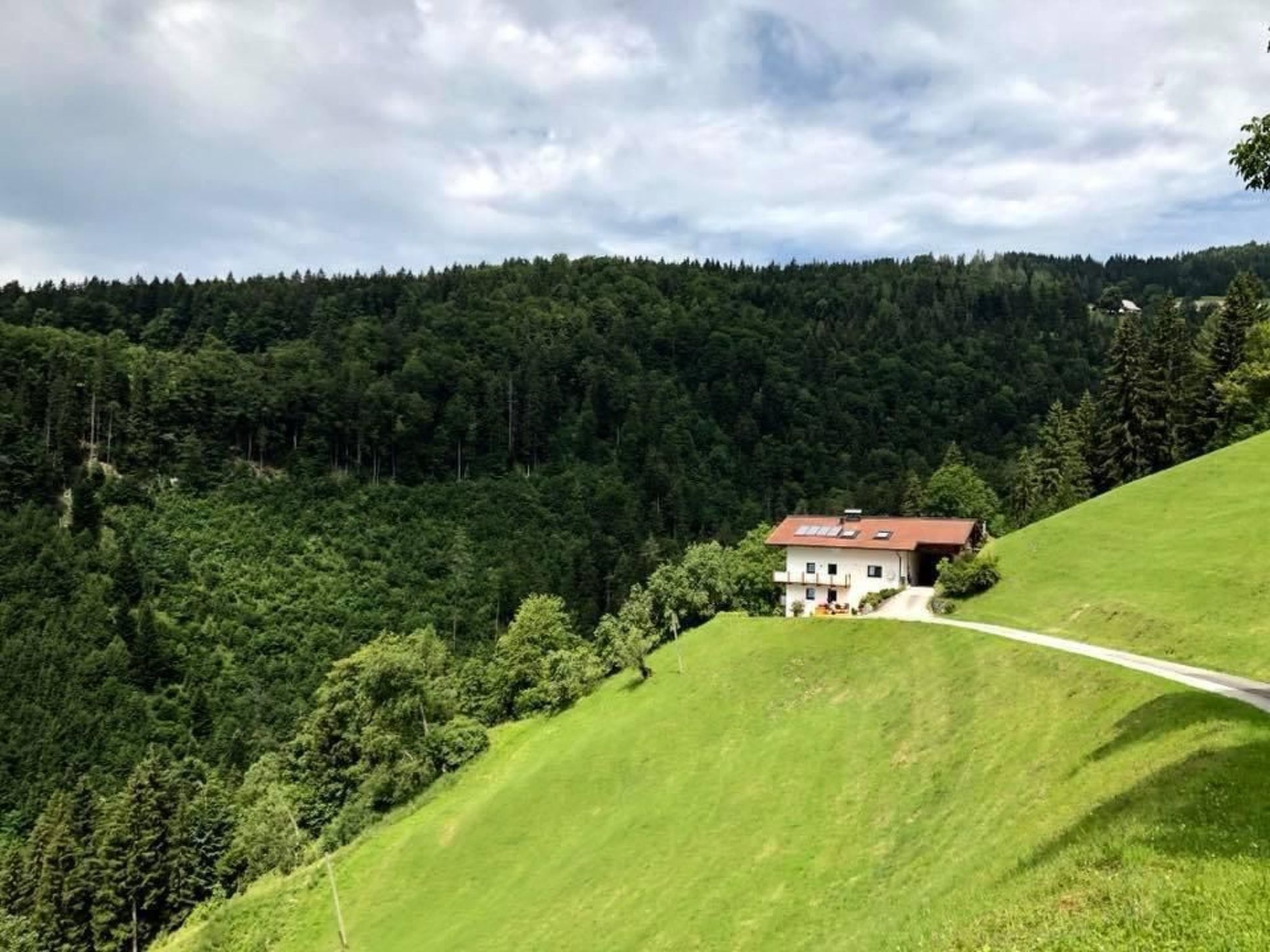 Mit Blick auf die Berge-Image-tags.info