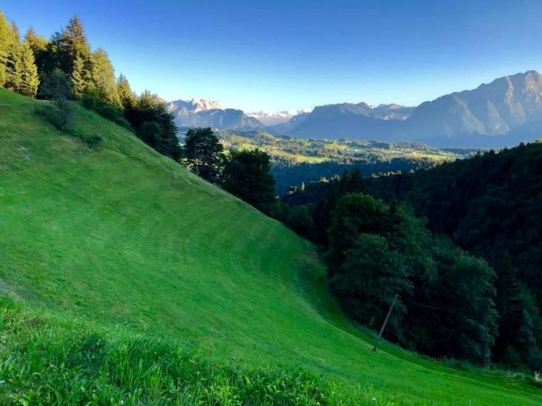 Mit Blick auf die Berge-Image-tags.info