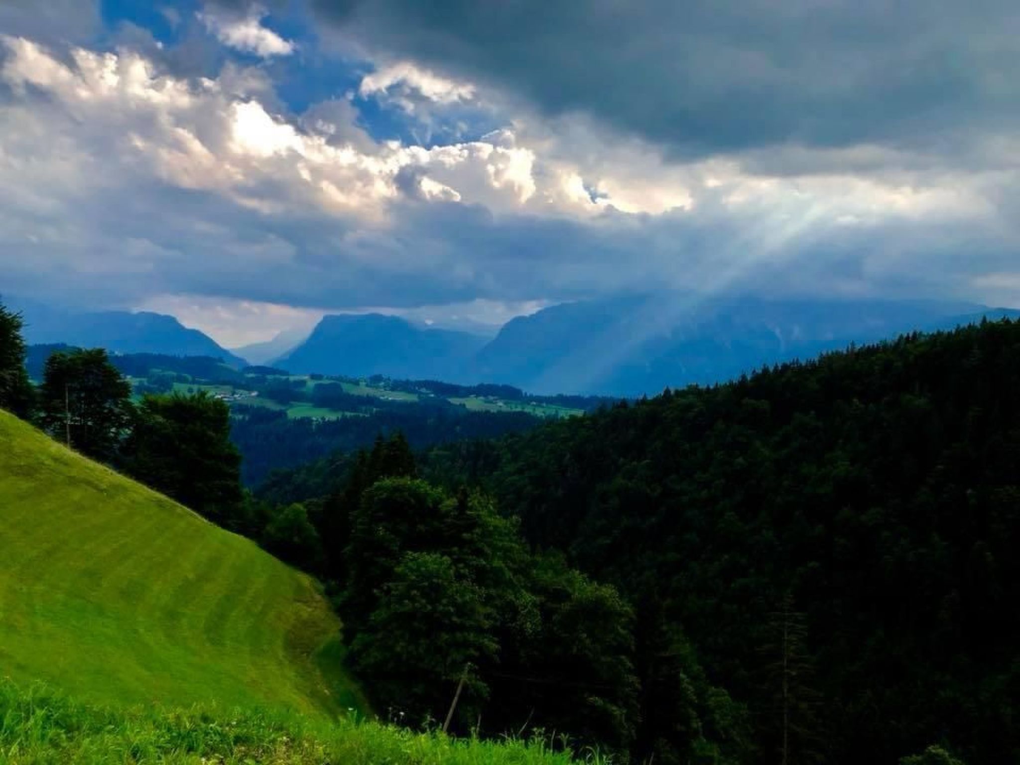 Mit Blick auf die Berge-Image-tags.info