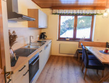 Ruim vrijstaand chalet bij Bischofshofen met tuin, BBQ en uitzicht op bergen en meer - thumbnail 3