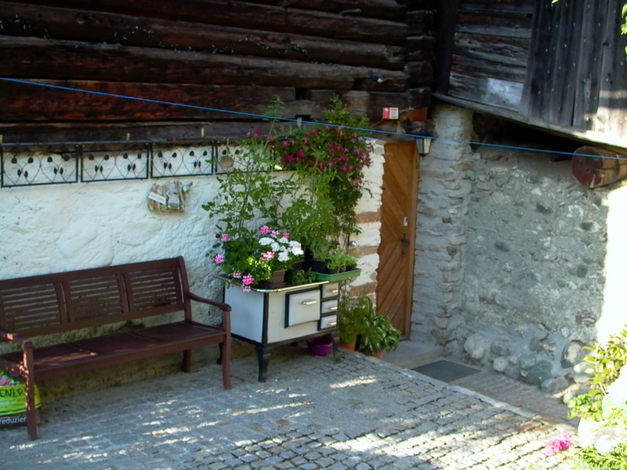 Große Wohnung im ersten Stock, mit großem Garten