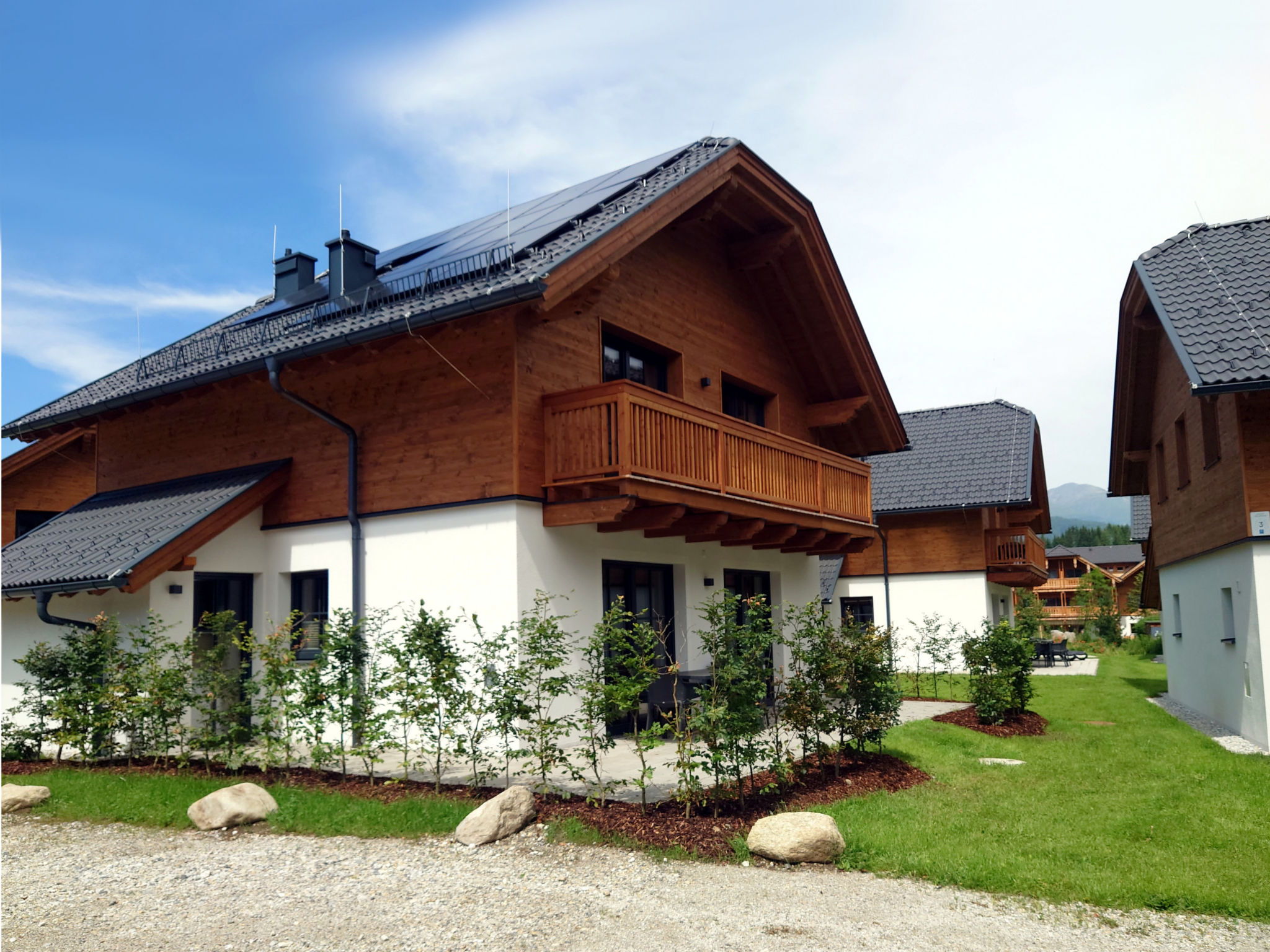 "6_Alp - Chalet Speiereck 2", 4-Zimmer-Chalet 110 m2. Objekt geeignet für 8 Erwachsene. Wohnzimmer mit TV. 1 Zimmer mit 2 x 2 Etagenbetten, TV. 1 Zimmer mit 1 franz. Bett und TV. 1 Zimmer mit 1 franz..