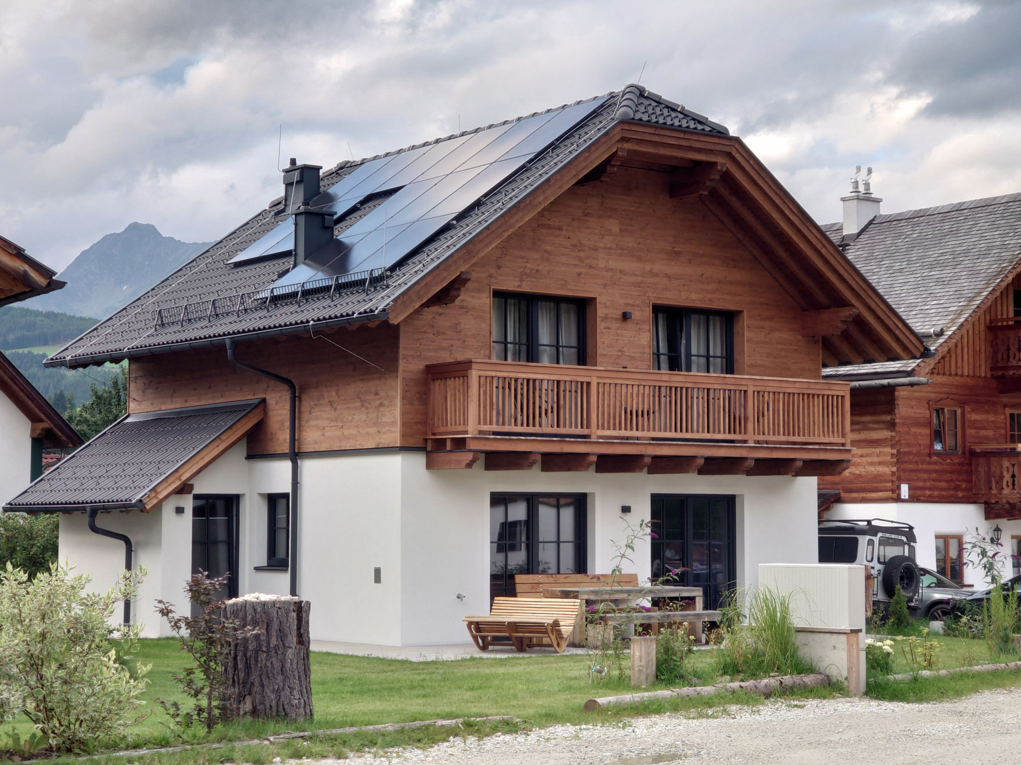 "6_Alp - Chalet Speiereck 6", 4-Zimmer-Chalet 110 m2. Objekt geeignet für 8 Erwachsene. Wohnzimmer mit TV. 1 Zimmer mit 2 x 2 Etagenbetten, TV. 1 Zimmer mit 1 franz. Bett und TV. 1 Zimmer mit 1 franz..