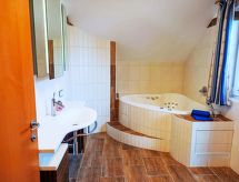 Chalet Astrid: vrijstaand aan de piste met sauna, hottub & uitzicht op de bergen - thumbnail 6