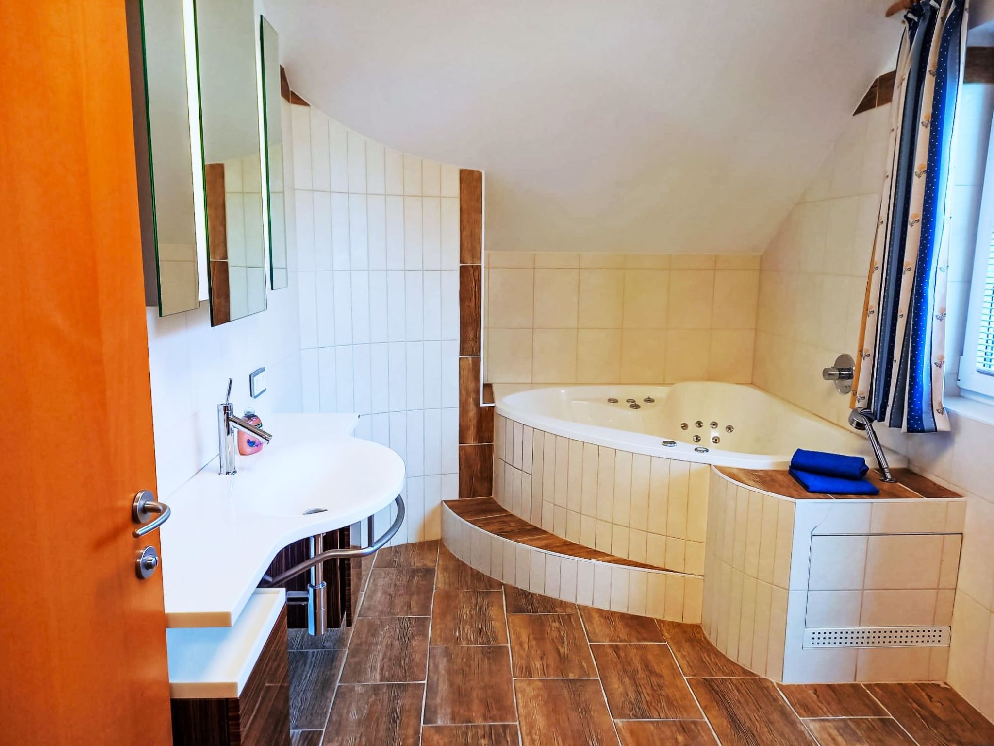 Chalet Astrid: vrijstaand aan de piste met sauna, hottub & uitzicht op de bergen - foto 6