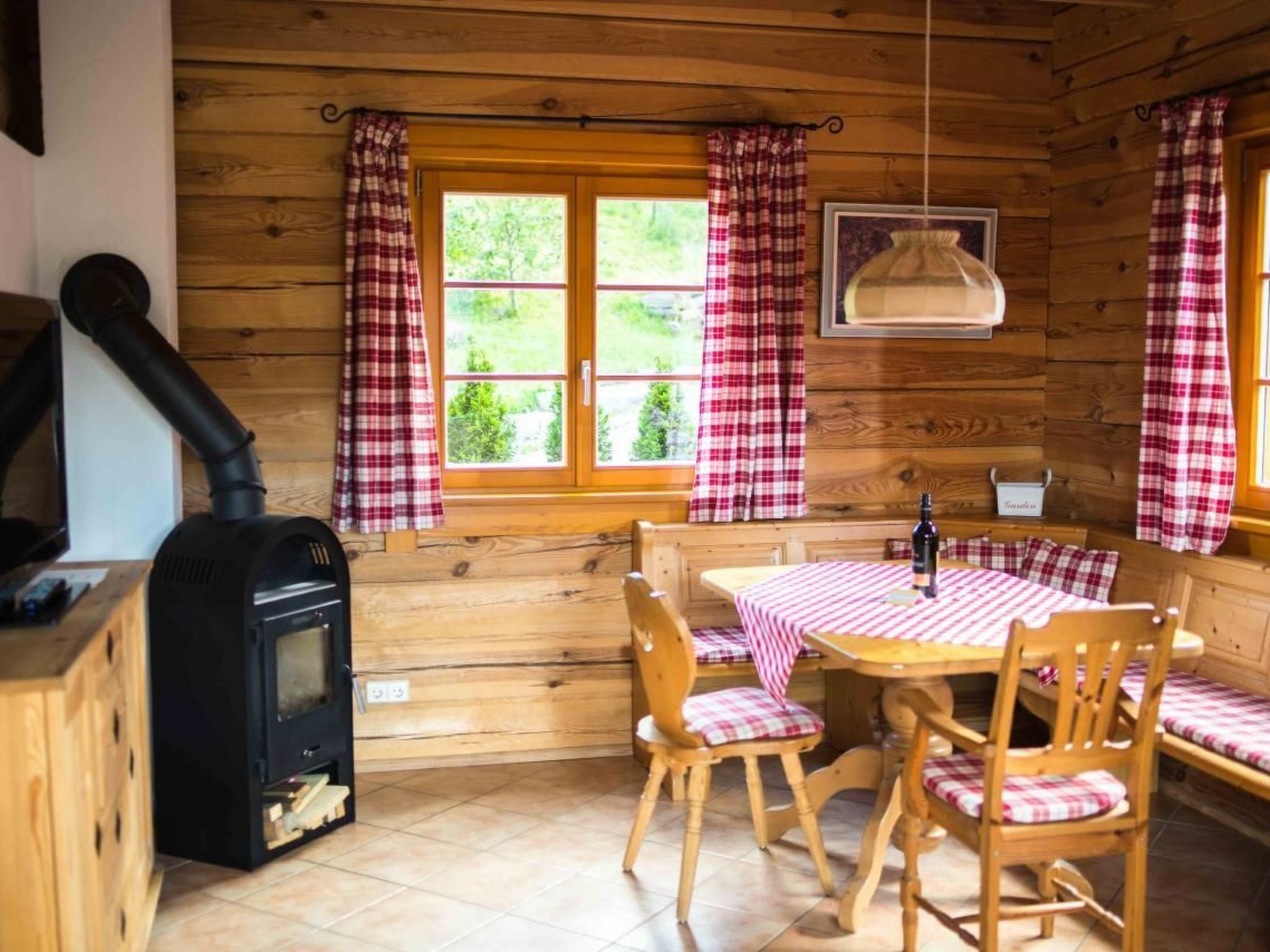 Schönes Ferienhaus in Holzblockbohle mit Sauna-Dedans