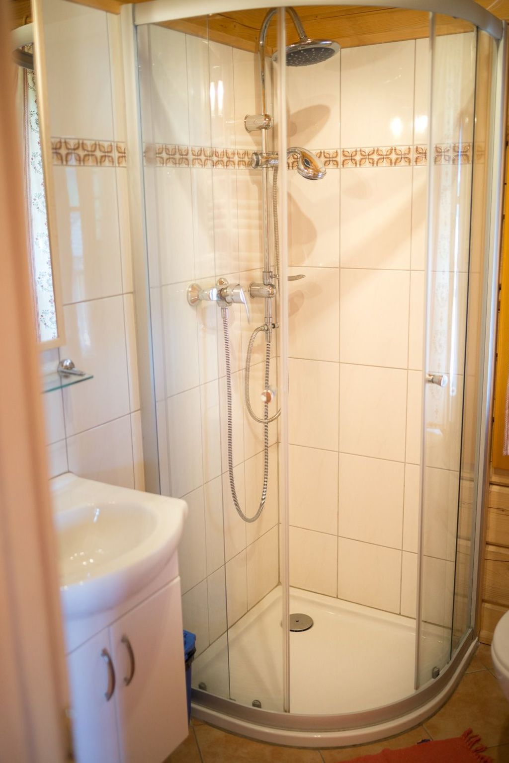 Komfortables Ferienhaus mit Galerie und Balkon-Dedans